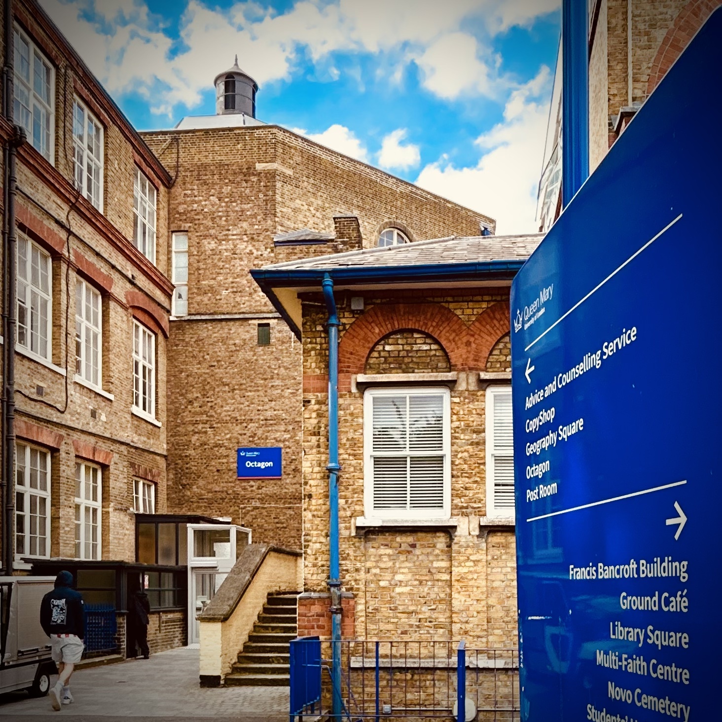 Queen Mary University of London campus wayfinding, photograph 3